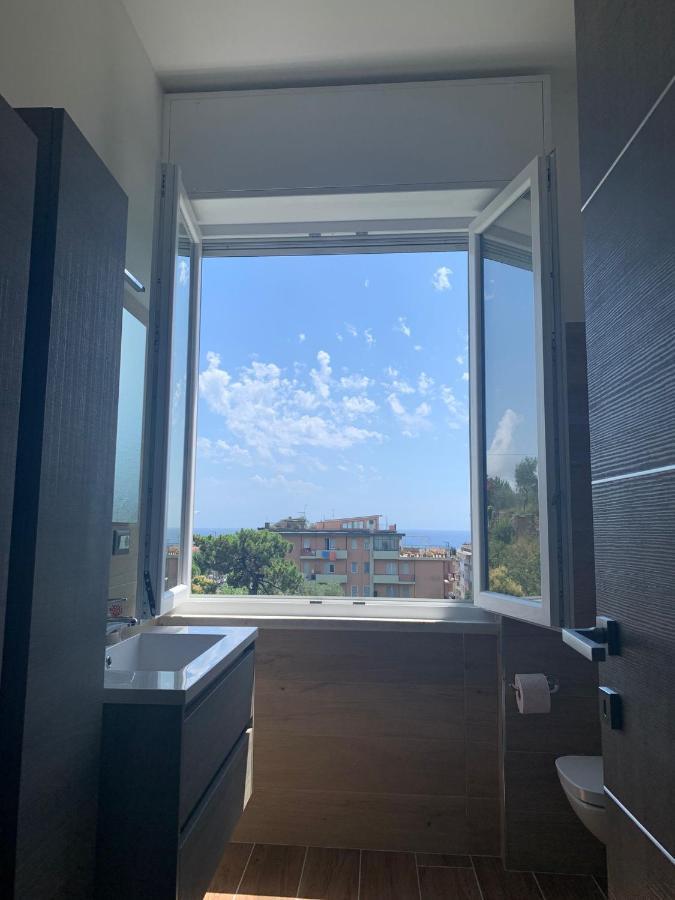 Апартаменты Terrazza Sul Mare In Via Devoto Кьявари Экстерьер фото