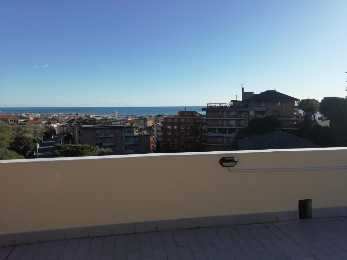 Апартаменты Terrazza Sul Mare In Via Devoto Кьявари Экстерьер фото