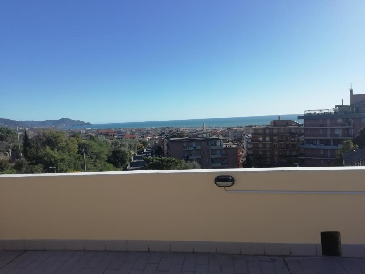 Апартаменты Terrazza Sul Mare In Via Devoto Кьявари Экстерьер фото